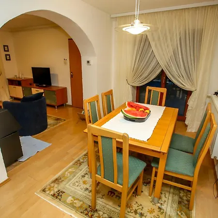 Una Apartman