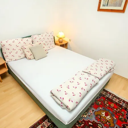 Una Apartman