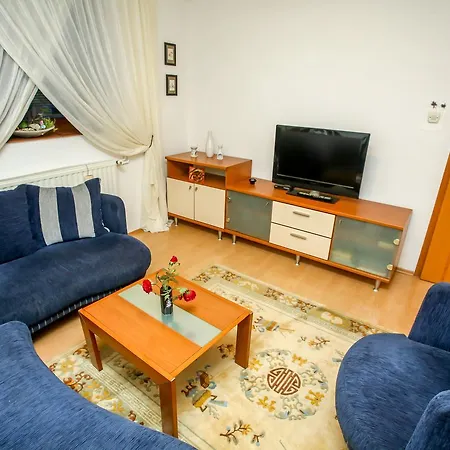 Una Apartman